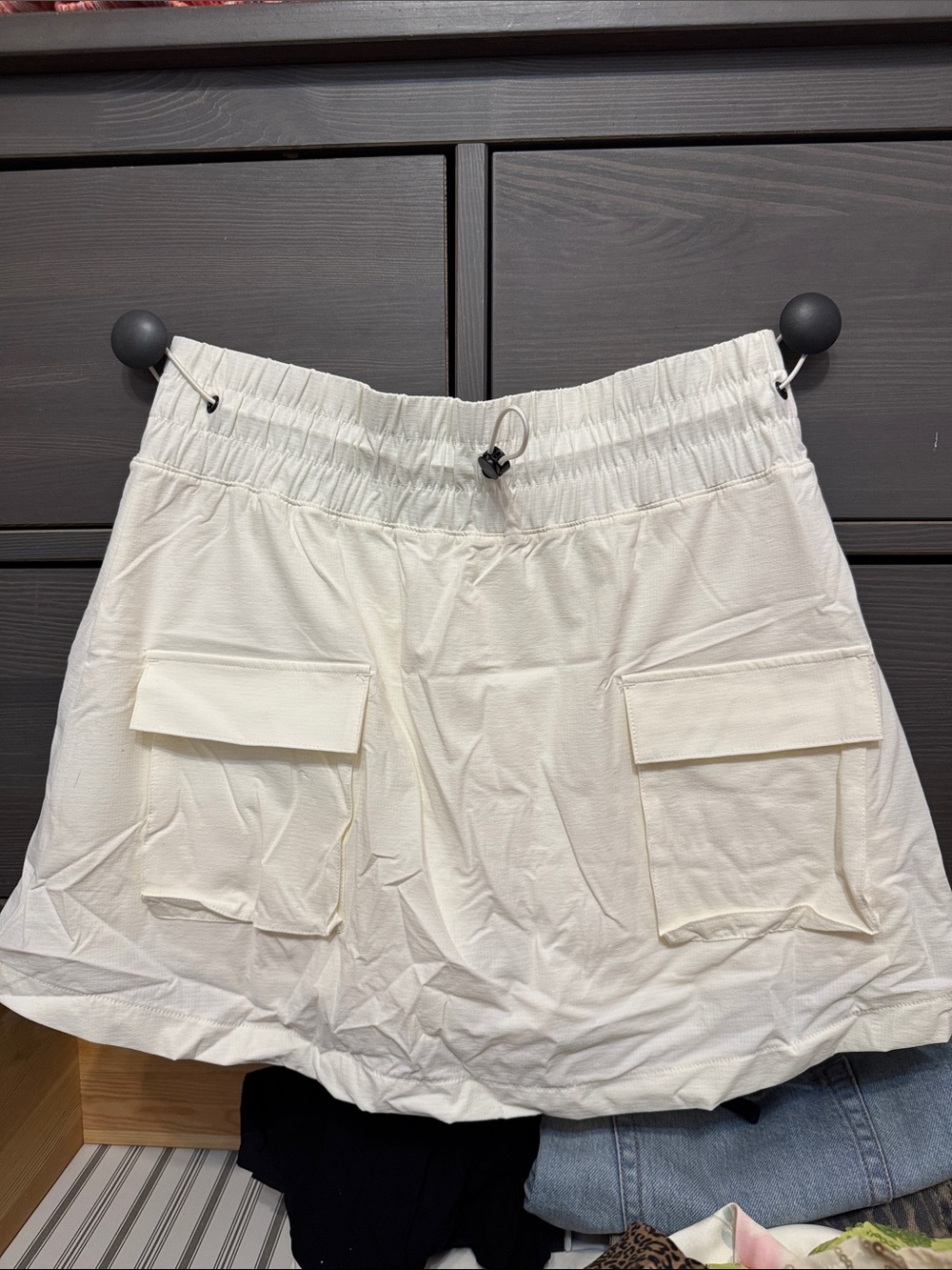 Buckle Cream Cargo Pocket Women’s Shorts